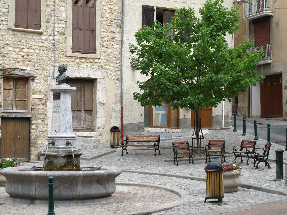 مبيت وإفطار Veynes Au Vieux Tilleul المظهر الخارجي الصورة